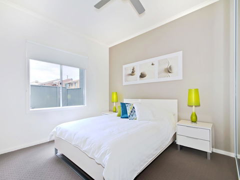 Seas The Day - Grafton Accommodation 11