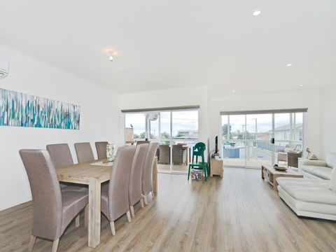 Seas The Day - Grafton Accommodation 4