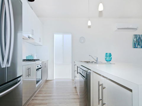 Seas The Day - Grafton Accommodation 6