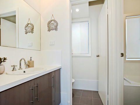 Seas The Day - Grafton Accommodation 14