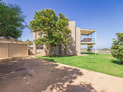 Pearl By The Sea - Grafton Accommodation 12