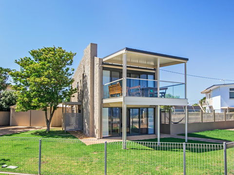 Pearl By The Sea - Grafton Accommodation 1