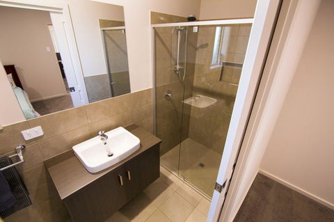 Serene Shores - Grafton Accommodation 11