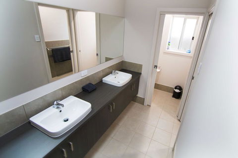 Serene Shores - Grafton Accommodation 8