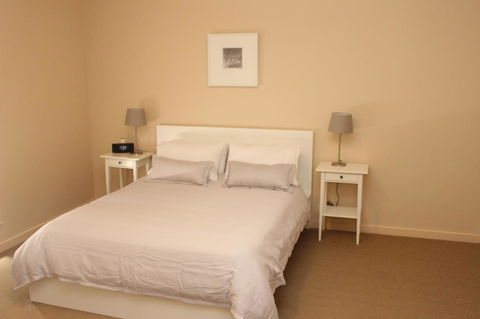 The Lighthouse - Beachfront Accommodation - Grafton Accommodation 8
