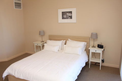 The Lighthouse - Beachfront Accommodation - Grafton Accommodation 6