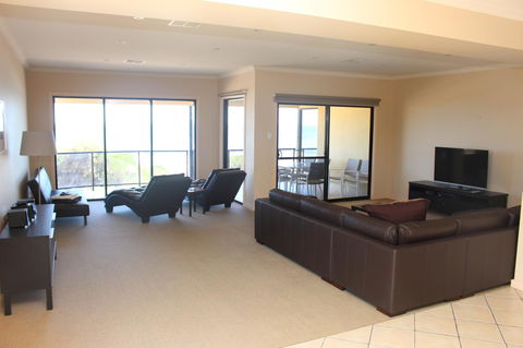 The Lighthouse - Beachfront Accommodation - Grafton Accommodation 2