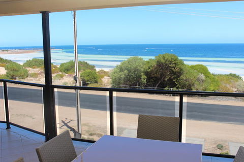 The Lighthouse - Beachfront Accommodation - Grafton Accommodation 9