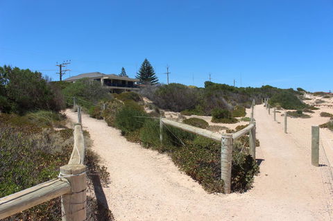 The Lighthouse - Beachfront Accommodation - Grafton Accommodation 11