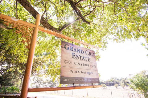 Grand Cru Estate Homestead - Grafton Accommodation 7