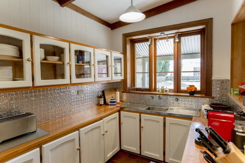 Grand Cru Estate Homestead - Grafton Accommodation 6