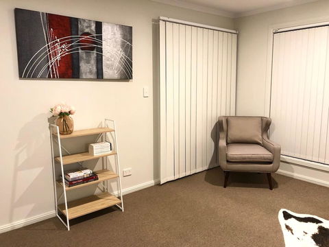MODERN SPACIOUS 3 BR HOME - NEAR BEACH & AIRPORT - Grafton Accommodation 6