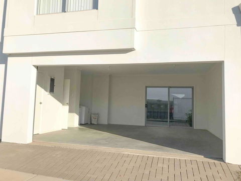 MODERN SPACIOUS 3 BR HOME - NEAR BEACH & AIRPORT - Grafton Accommodation 13