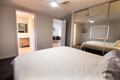 Wellington Lake Retreat - Grafton Accommodation 12