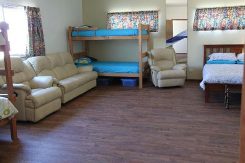 LAS ARENAS - The Sands - BEACH HOUSE - Grafton Accommodation 4