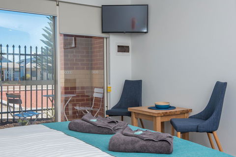 Jurien Bay Motel Apartments - Grafton Accommodation 8