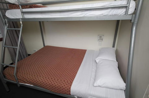 Perth City Backpackers Hostel - Note - Valid Passport Required To Check In - Grafton Accommodation 1