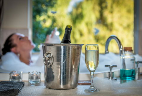Chimes Spa Retreat - Grafton Accommodation 16