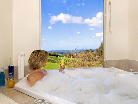Chimes Spa Retreat - Grafton Accommodation 35