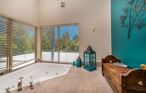 Chimes Spa Retreat - Grafton Accommodation 9