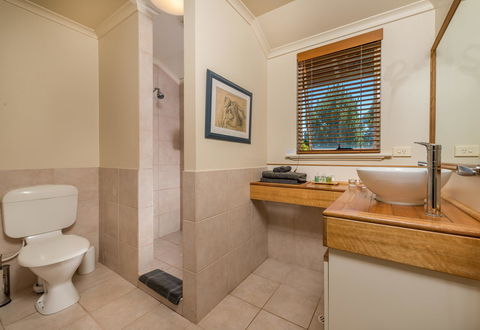 Chimes Spa Retreat - Grafton Accommodation 18