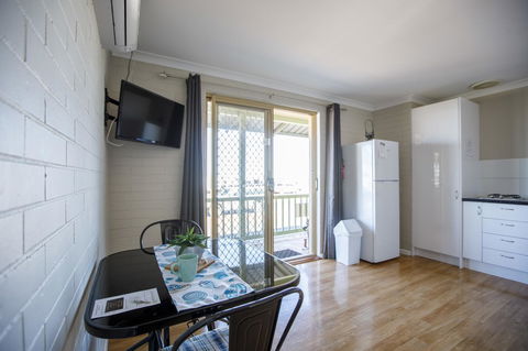 Shark Bay Seafront Apartments - Grafton Accommodation 23