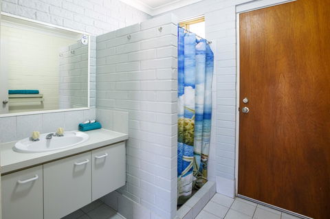 Shark Bay Seafront Apartments - Grafton Accommodation 10