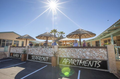 Shark Bay Seafront Apartments - Grafton Accommodation 20