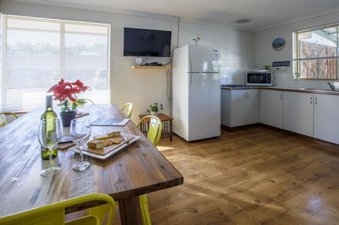 Shark Bay Seafront Apartments - Grafton Accommodation 37