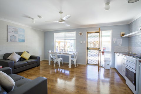 Shark Bay Seafront Apartments - Grafton Accommodation 12