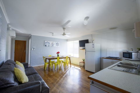Shark Bay Seafront Apartments - Grafton Accommodation 39