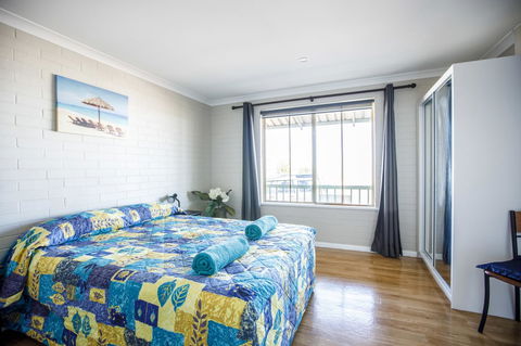 Shark Bay Seafront Apartments - Grafton Accommodation 29