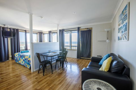 Shark Bay Seafront Apartments - Grafton Accommodation 34