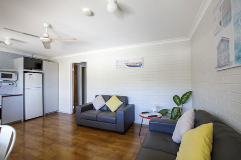 Shark Bay Seafront Apartments - Grafton Accommodation 8