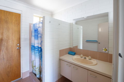 Shark Bay Seafront Apartments - Grafton Accommodation 13
