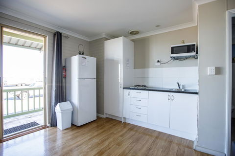 Shark Bay Seafront Apartments - Grafton Accommodation 5