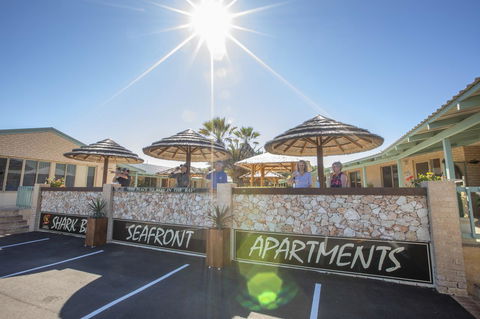 Shark Bay Seafront Apartments - Grafton Accommodation 27