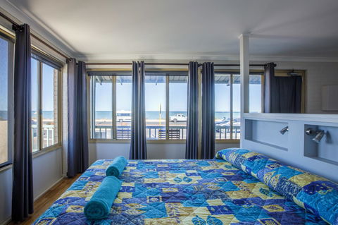 Shark Bay Seafront Apartments - Grafton Accommodation 35