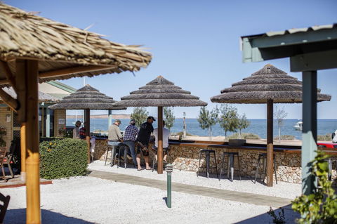 Shark Bay Seafront Apartments - Grafton Accommodation 6