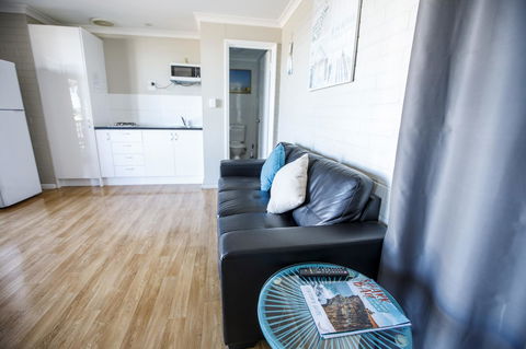 Shark Bay Seafront Apartments - Grafton Accommodation 30