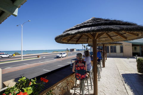 Shark Bay Seafront Apartments - Grafton Accommodation 38