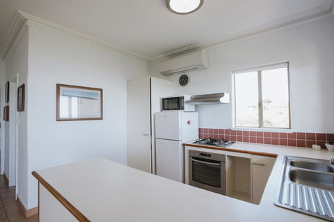 Canal Rocks Beachfront Apartments - Grafton Accommodation 10