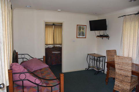 Mount Barker Valley Views Motel & Chalets, Western Australia - Grafton Accommodation 36