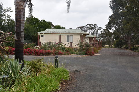 Mount Barker Valley Views Motel & Chalets, Western Australia - Grafton Accommodation 32