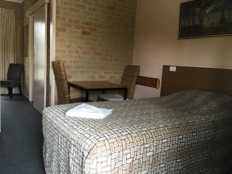 Mount Barker Valley Views Motel & Chalets, Western Australia - Grafton Accommodation 8