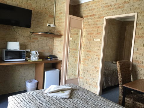 Mount Barker Valley Views Motel & Chalets, Western Australia - Grafton Accommodation 7