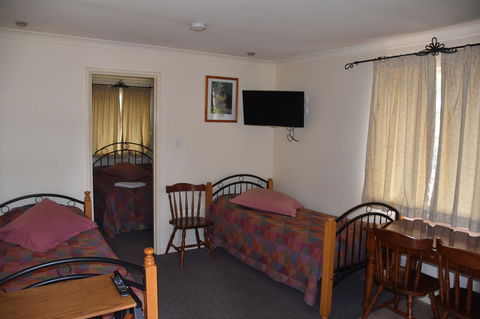 Mount Barker Valley Views Motel & Chalets, Western Australia - Grafton Accommodation 39