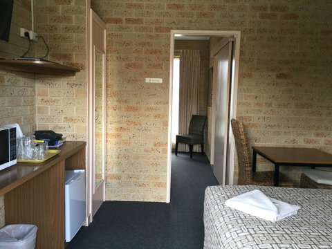 Mount Barker Valley Views Motel & Chalets, Western Australia - Grafton Accommodation 9