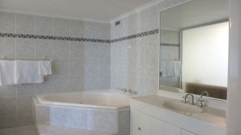 Darling Harbor Apartment - Grafton Accommodation 3