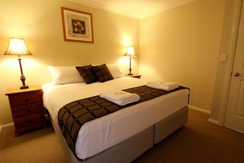 Colonial Court Villas - Grafton Accommodation 24